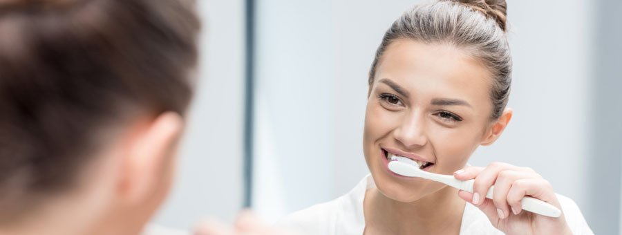 Higiene tras la colocación de implantes dentales