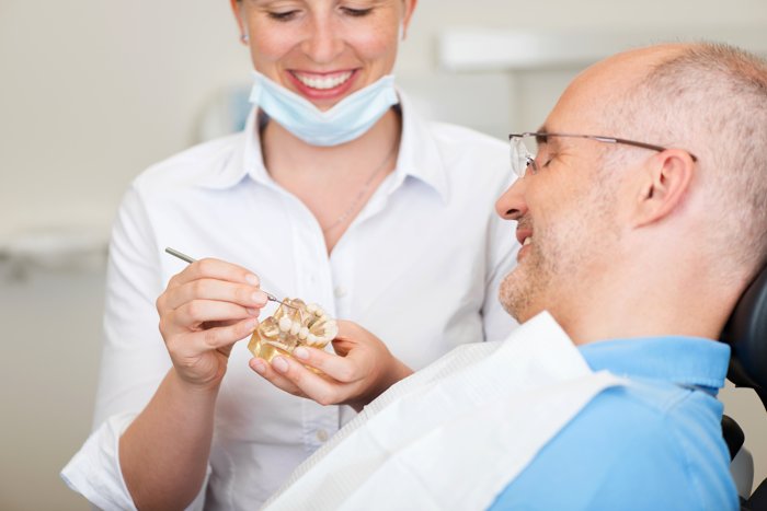Cuidados para evitar que una prótesis dental se rompa
